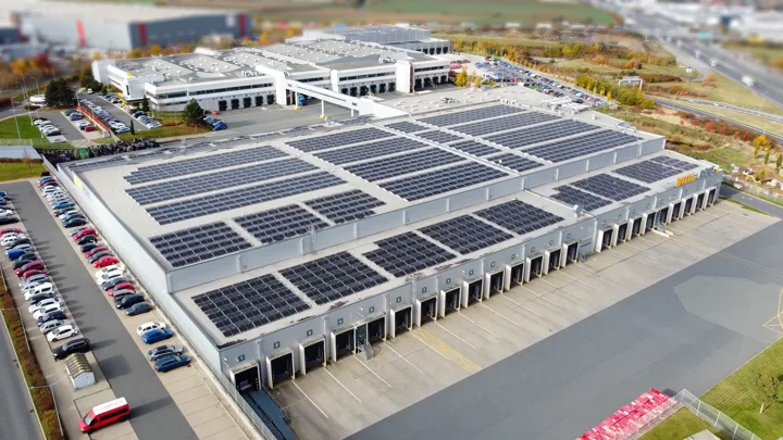 Umělá inteligence nově řídí energii v centrále a skladech BILLY. Modletický areál využívá bateriové úložiště i rozšířenou fotovoltaiku
